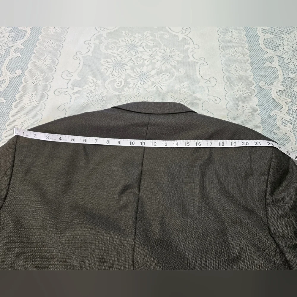 Roger's Aristocrat 86% Wool Vintage Men Blazer.  Measurements are in Pictures.